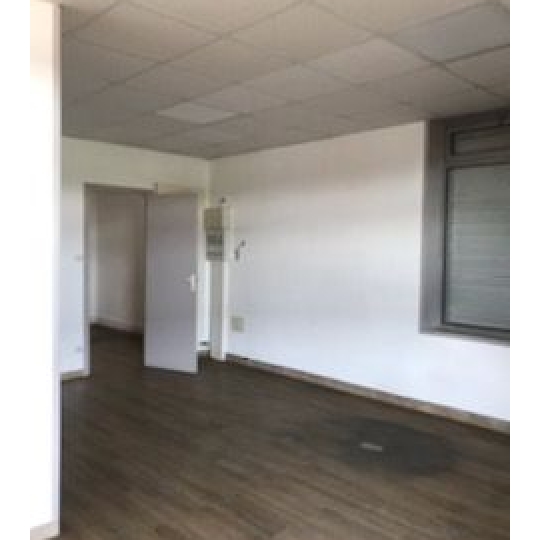  Agence Cosi : Autres | CRENEY-PRES-TROYES (10150) | 200 m2 | 1 250 € 